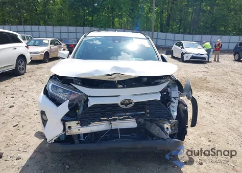 2021 Toyota Rav4 Xle z USA, uszkodzony, nr VIN 2T3W1RFVXMC091926